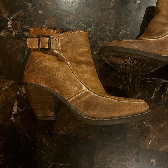 Corkys Girl Distressed Boots - Picture 7 of 8